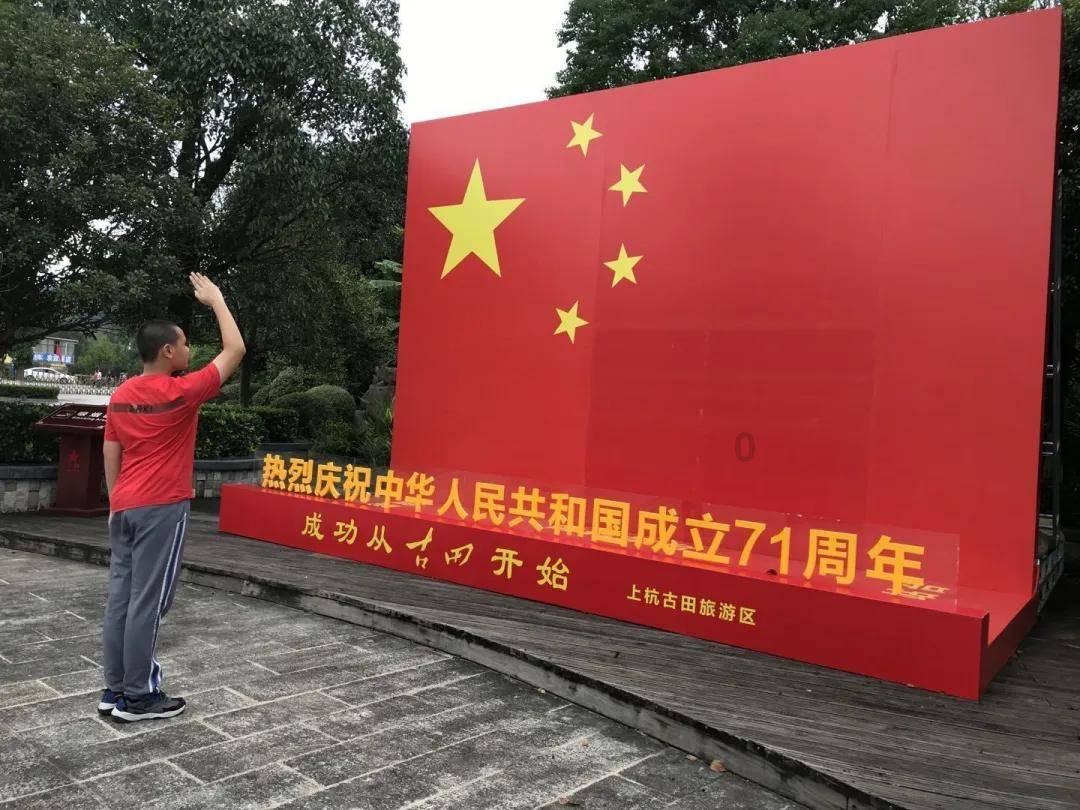 逃离昏暗的废弃城